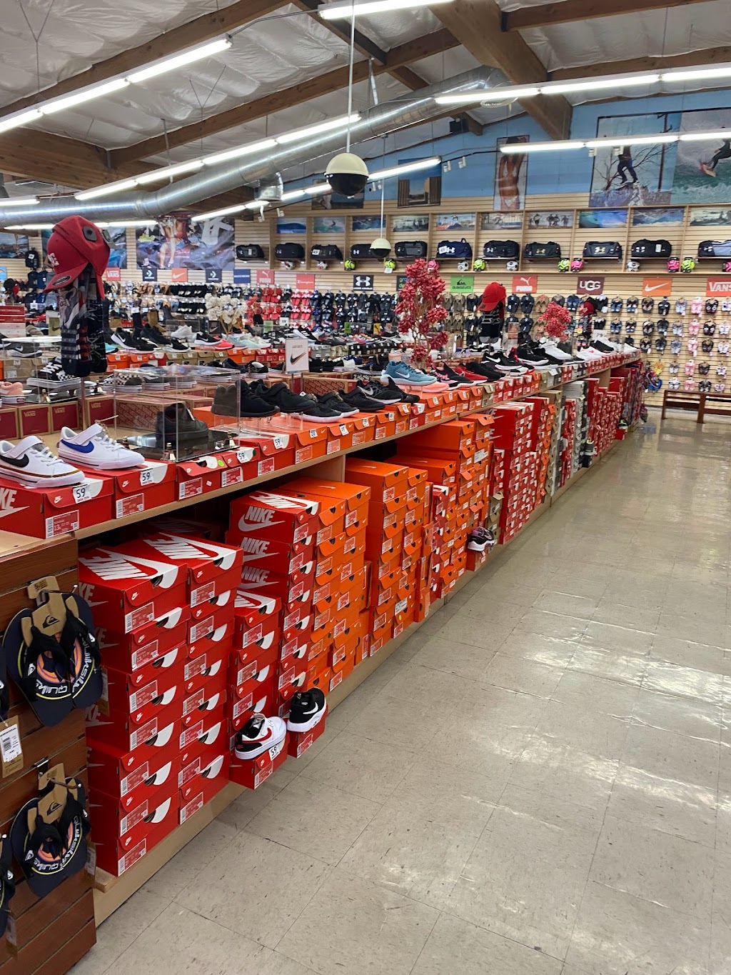 Shoe City - Arrow Highway | 20060 E Arrow Hwy, Covina, CA 91724, USA | Phone: (626) 332-2221