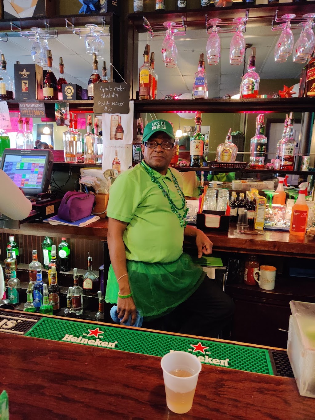 Vivians Lounge | 76 Congress St, Troy, NY 12180, USA | Phone: (518) 244-3802