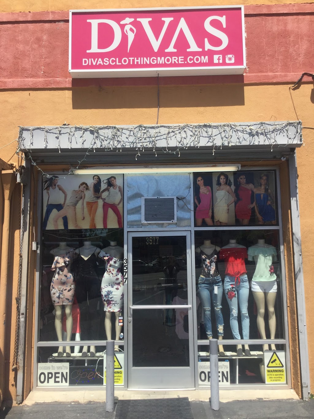 Divas Clothing & More | 3577 W 3rd St, Los Angeles, CA 90020, USA | Phone: (213) 354-5352