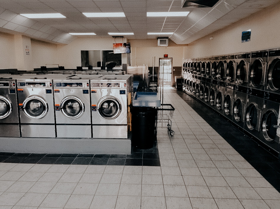 Happy Coin Laundromat | 7023 N Himes Ave, Tampa, FL 33614, USA | Phone: (813) 999-1332