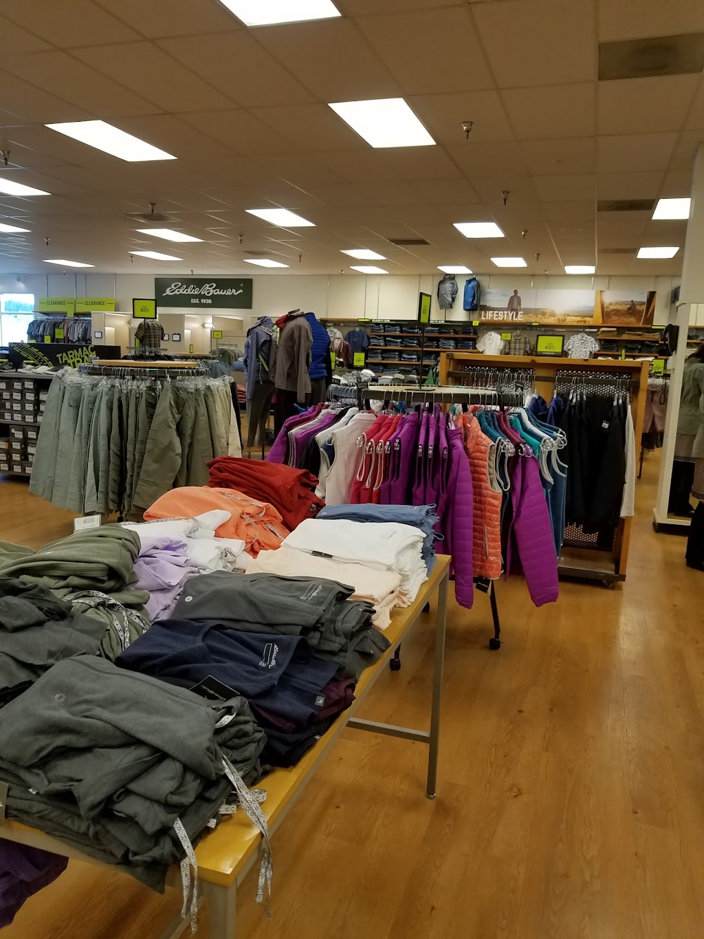 Eddie Bauer Outlet | 9990 Mickelberry Rd, Silverdale, WA 98383 | Phone: (360) 698-9558