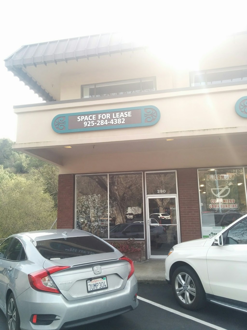 Orinda Village Square | 250 Village Square, Orinda, CA 94563, USA | Phone: (925) 284-4382