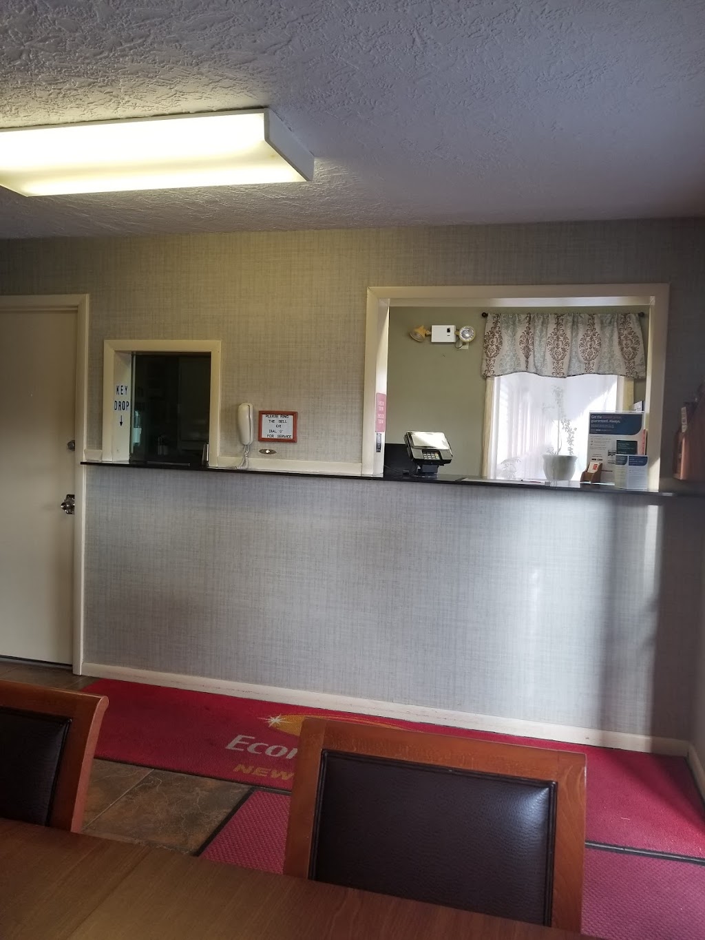 Falls Inn | 4248 State Rte 5, Newton Falls, OH 44444, USA | Phone: (330) 872-0988