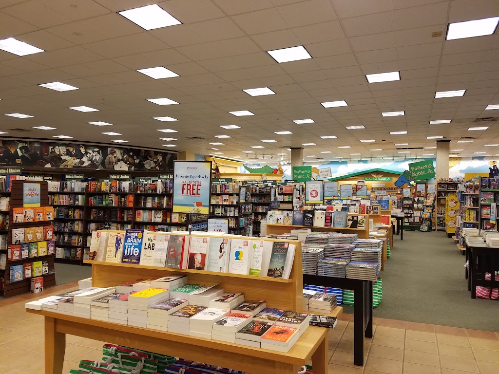 Barnes & Noble | 1180 Raritan Rd, Clark, NJ 07066, USA | Phone: (732) 574-1818