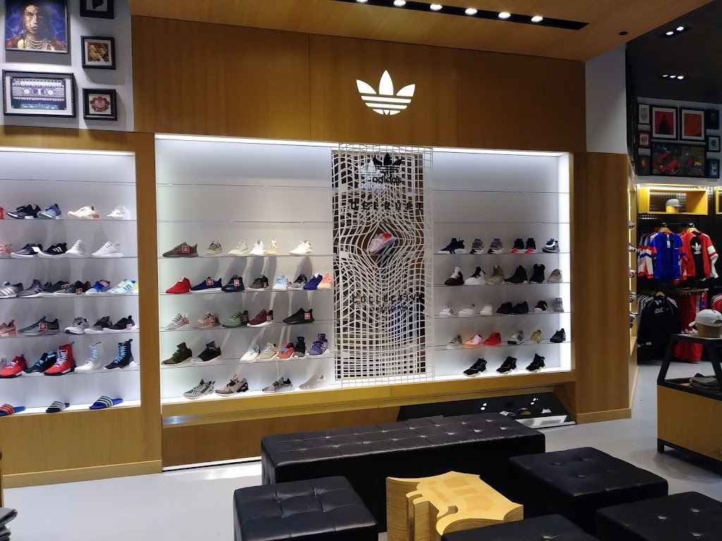 Footaction | 18000 Vernier Rd Space 704, Harper Woods, MI 48225, USA | Phone: (313) 527-3430