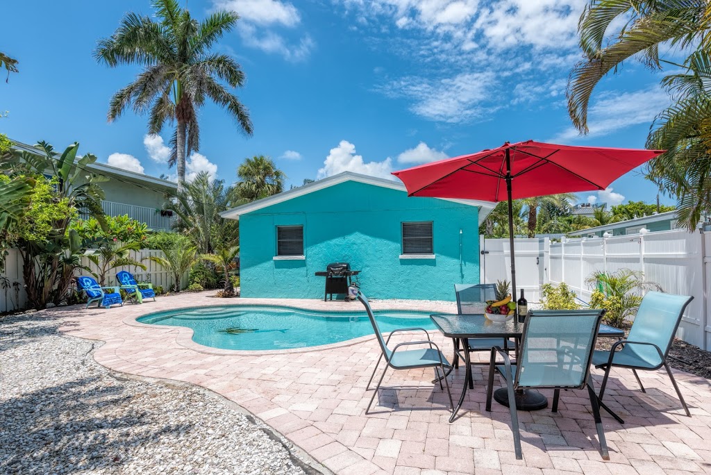 Blue Turtle Cottage | 3005 Avenue E, Holmes Beach, FL 34217, USA | Phone: (416) 434-9239