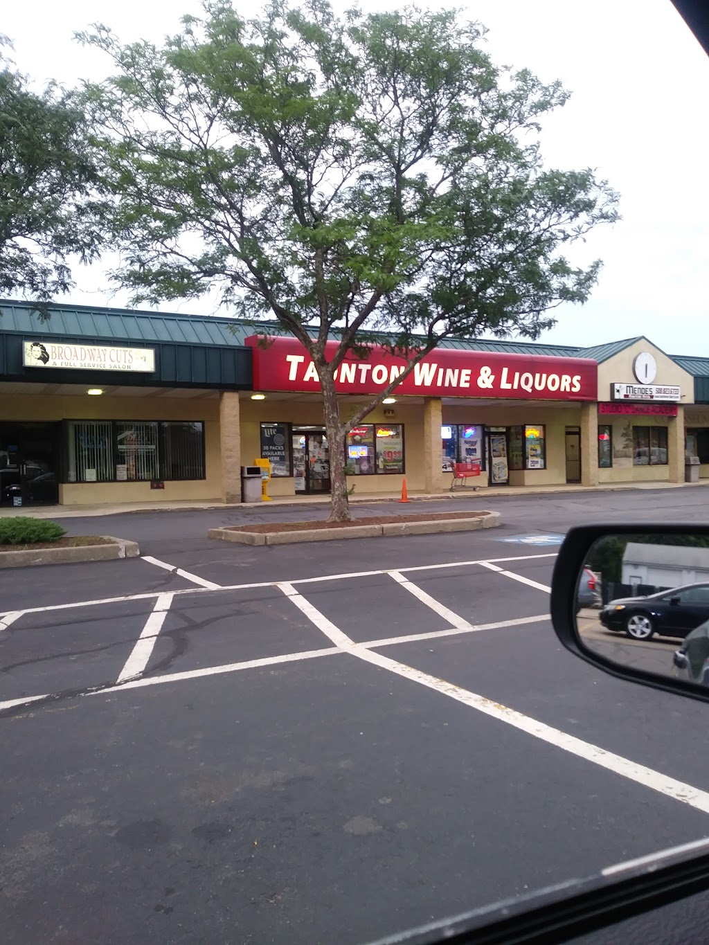 Taunton Wine & Liquors | 239 Broadway, Taunton, MA 02780, USA | Phone: (508) 823-6180