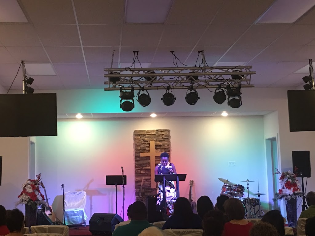 Zoe Family Chapel | 111 Casa Blanca Lake Rd, Laredo, TX 78041 | Phone: (956) 220-1910