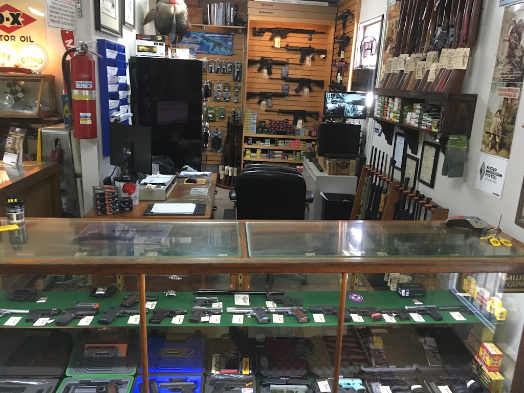 Warners Garage and Guns | 1525 Washington St, Portage Des Sioux, MO 63373, USA | Phone: (636) 753-2335