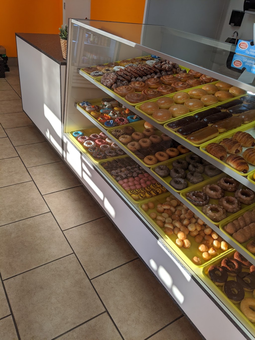 Donuts House of Granbury | 3012 Fall Creek Hwy, Granbury, TX 76049, USA | Phone: (682) 260-3033