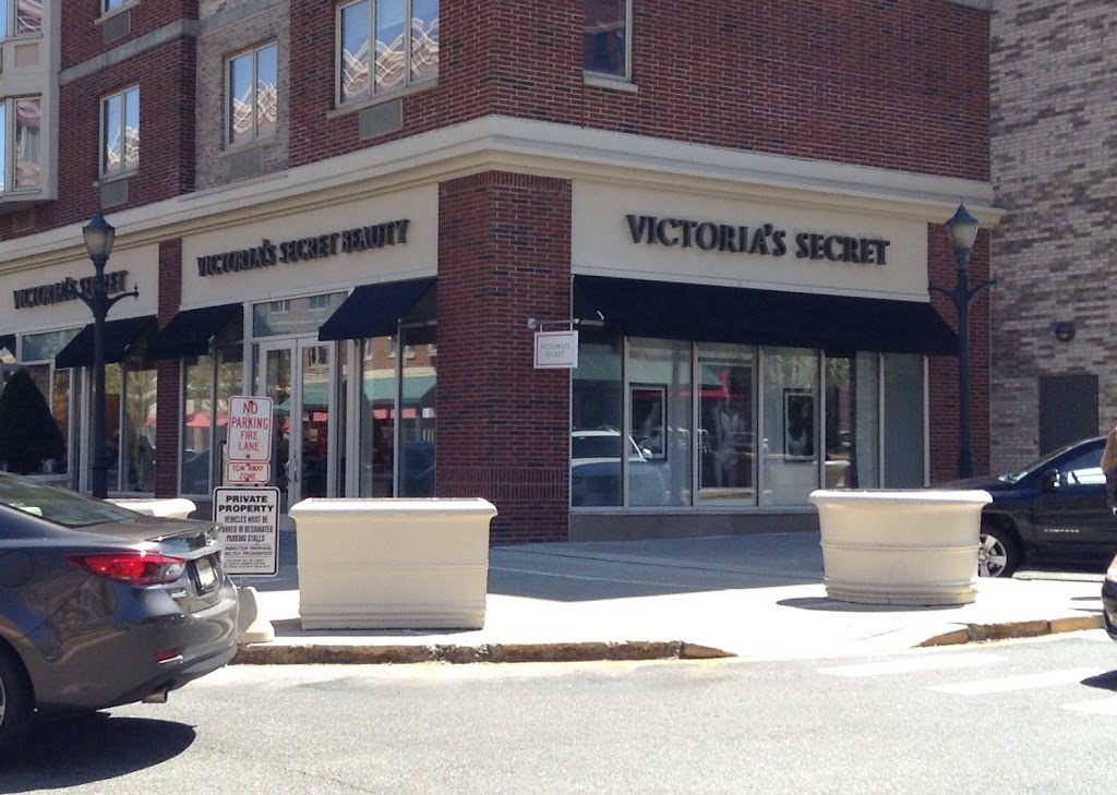 Victorias Secret & PINK | 54 The Promenade, Edgewater, NJ 07020, USA | Phone: (201) 840-6770