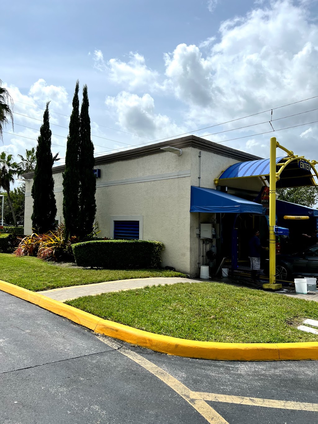 Autoplaza Carwash Stirling Road | 5411 Stirling Rd, Davie, FL 33314, USA | Phone: (954) 241-1288