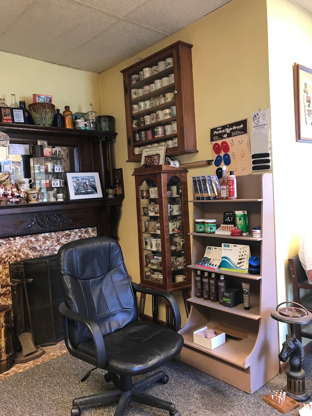 Garys Barber Shop | 219 N Main St, Upland, IN 46989, USA | Phone: (765) 998-2791