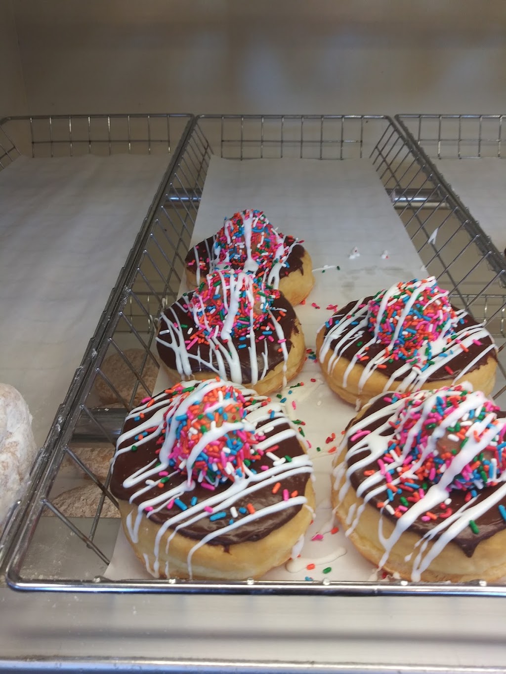 Honey Dew Donuts | 225 E Washington St, North Attleborough, MA 02760, USA | Phone: (508) 699-0075