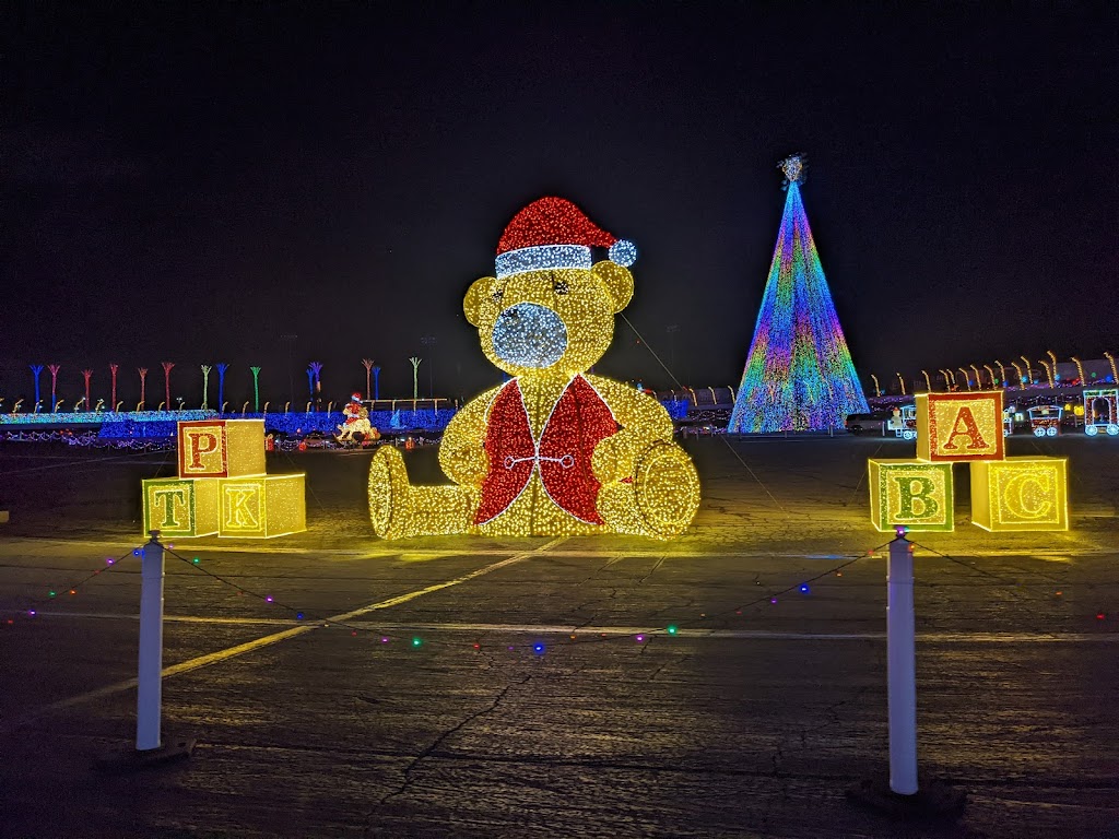 Santas Speedway Christmas Lights Drive-Thru | 500 Speedway Dr, Irwindale, CA 91706, USA | Phone: (626) 358-1100