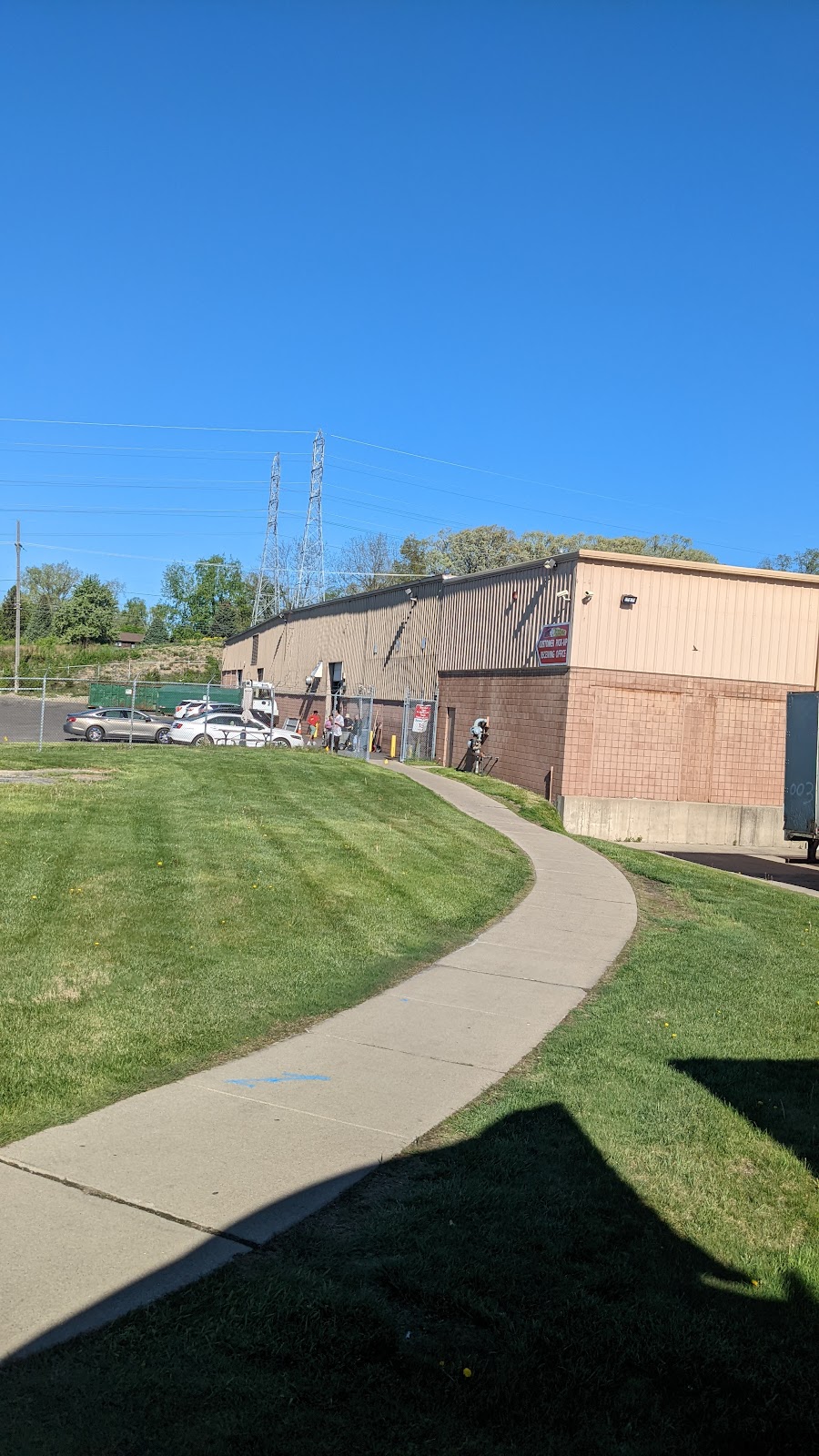 ABC Warehouse Corporate Office | 1 W Silverdome Industrial Park, Pontiac, MI 48343, USA | Phone: (248) 335-4222