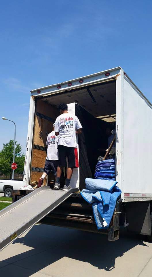 Middle West Movers | 210 Hickory St, Omaha, NE 68108, USA | Phone: (402) 917-5900