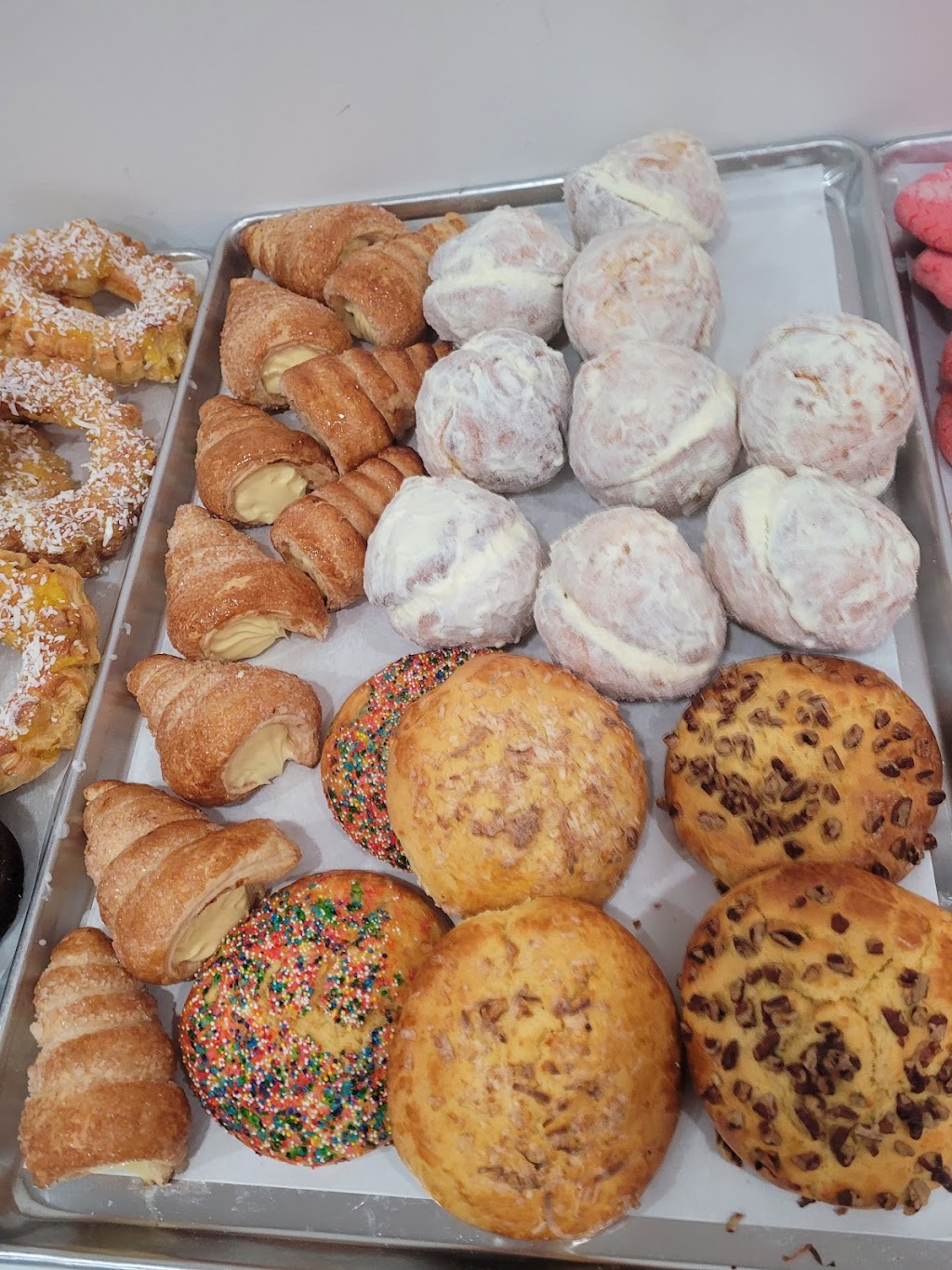 Martinez Bakery | 1341 Stevenson St, Fort Calhoun, NE 68023, USA | Phone: (402) 237-5656