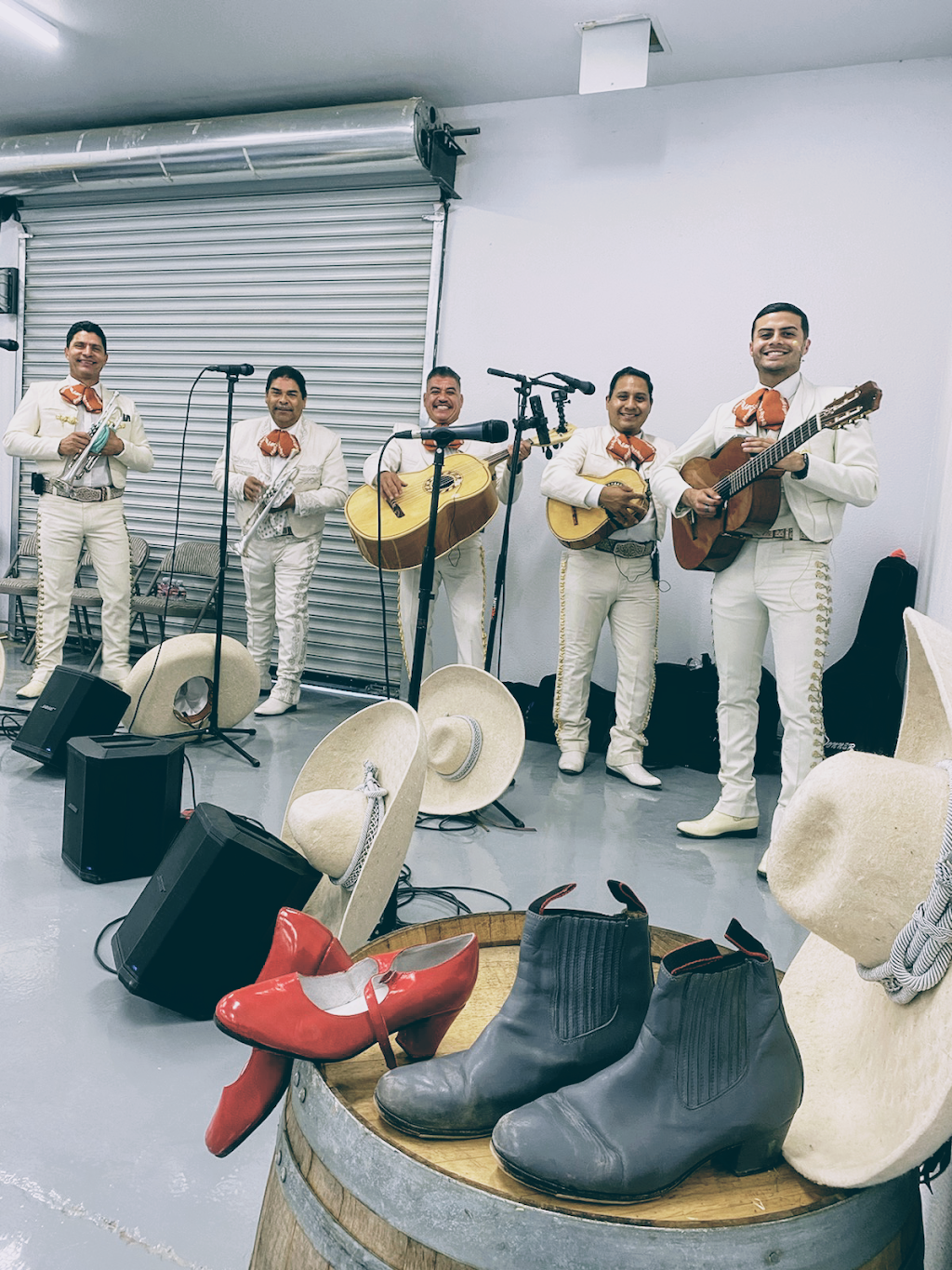 Mariachi Alas De Jalisco | 2922 W Main St, Visalia, CA 93291, USA | Phone: (559) 334-3080