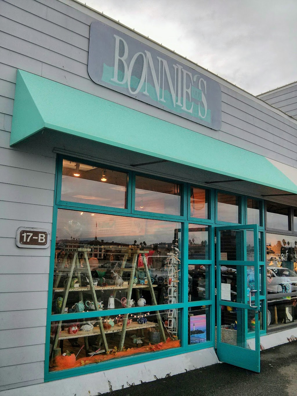 Bonnies Gift Shop | 17 Municipal Wharf # B, Santa Cruz, CA 95060, USA | Phone: (831) 458-1144