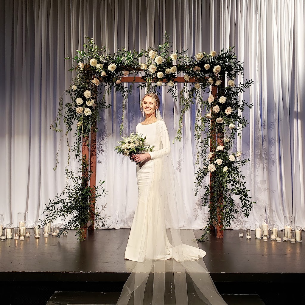 Wedding Florist and Chair Rentals. | 25411 Lake Fenwick Rd, Kent, WA 98032, USA | Phone: (253) 632-8059