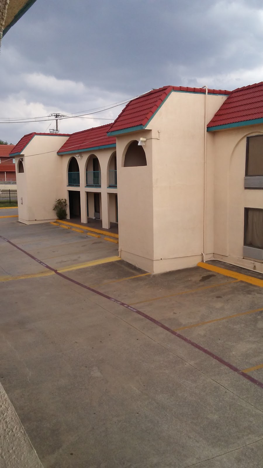 Guest Inn Motel | 1751 S Interstate 35E, Carrollton, TX 75006, USA | Phone: (972) 242-6404