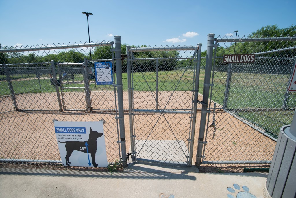 Tails N Trails Dog Park | 950 SE Green Oaks Blvd, Arlington, TX 76018, USA | Phone: (817) 459-5474