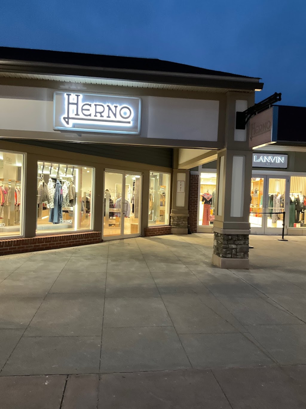 Herno outlet | 700 race track lane, Central Valley, NY 10917, USA | Phone: (845) 928-2010