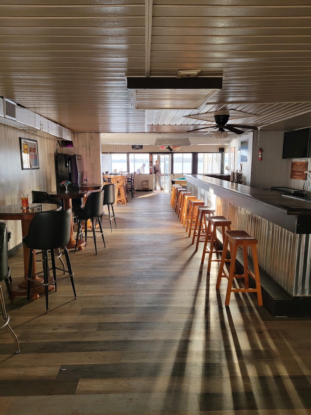 Ducky’s Dockside Bar & Grill | 1090 Shady Cove Rd E, Haines City, FL 33844, USA | Phone: (863) 353-5295