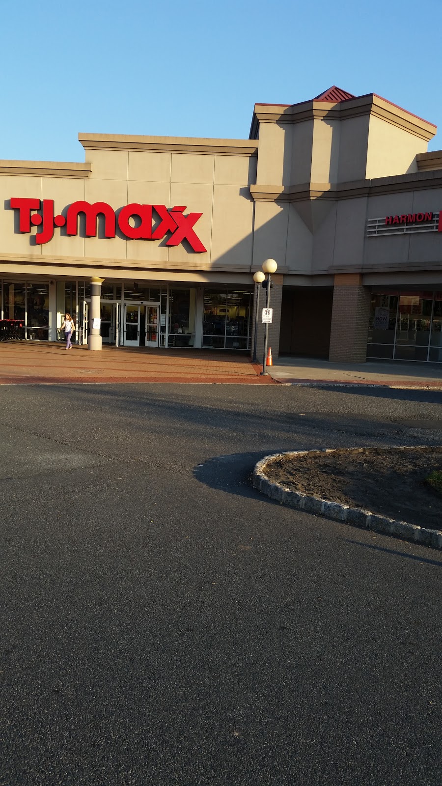 T.J. Maxx | 977 Valley Rd, Gillette, NJ 07933, USA | Phone: (908) 604-0050