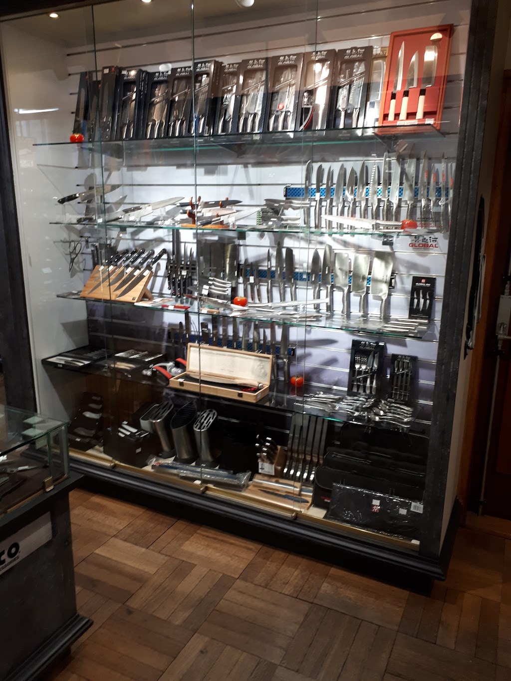 The Old Man Knives and Tools | Damstraat 16, 1012 JM Amsterdam, Netherlands | Phone: 020 627 0043