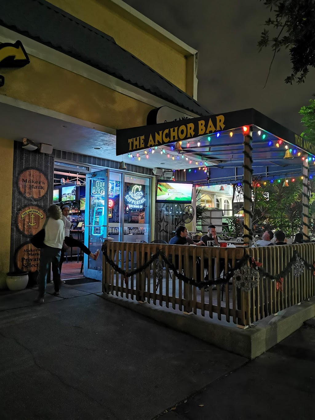 The Anchor Bar | 304 E Davis Blvd, Tampa, FL 33606, USA | Phone: (813) 489-4573