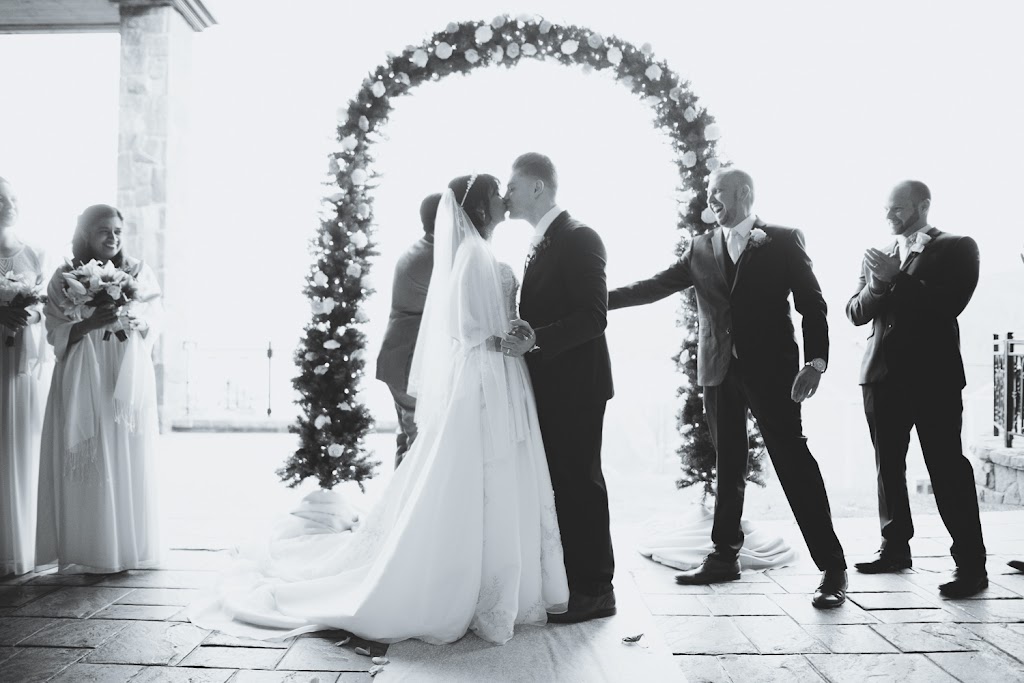Complete Weddings + Events | 2735 Broadway, Rotterdam, NY 12306, USA | Phone: (518) 346-1200
