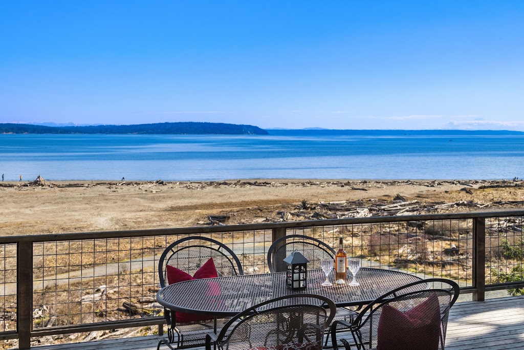 Double Bluff Beach Club | 6374 Double Bluff Rd, Freeland, WA 98249, USA | Phone: (206) 651-5008