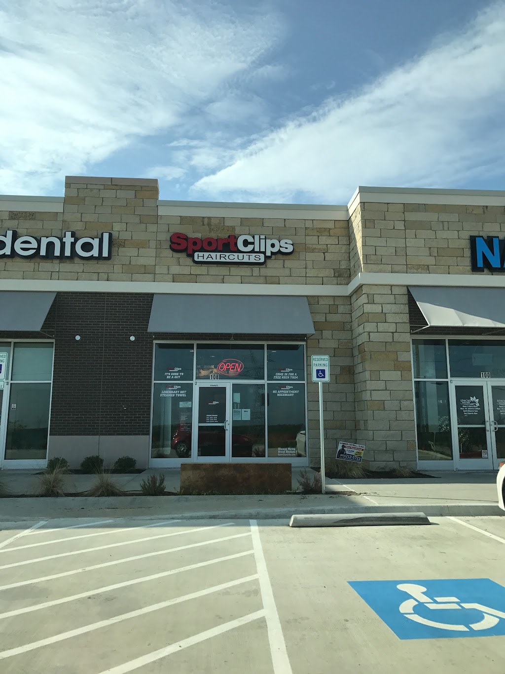 Sport Clips Haircuts of Mansfield - Hwy 360 / Broad | 3550 E Broad St Suite #108, Mansfield, TX 76063 | Phone: (682) 400-8291