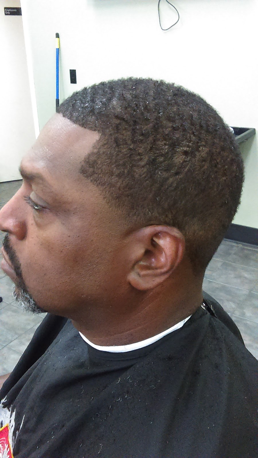 Crown Royal Barbers | 9301 Woodmore Center Dr, Lanham, MD 20706, USA | Phone: (301) 773-2088