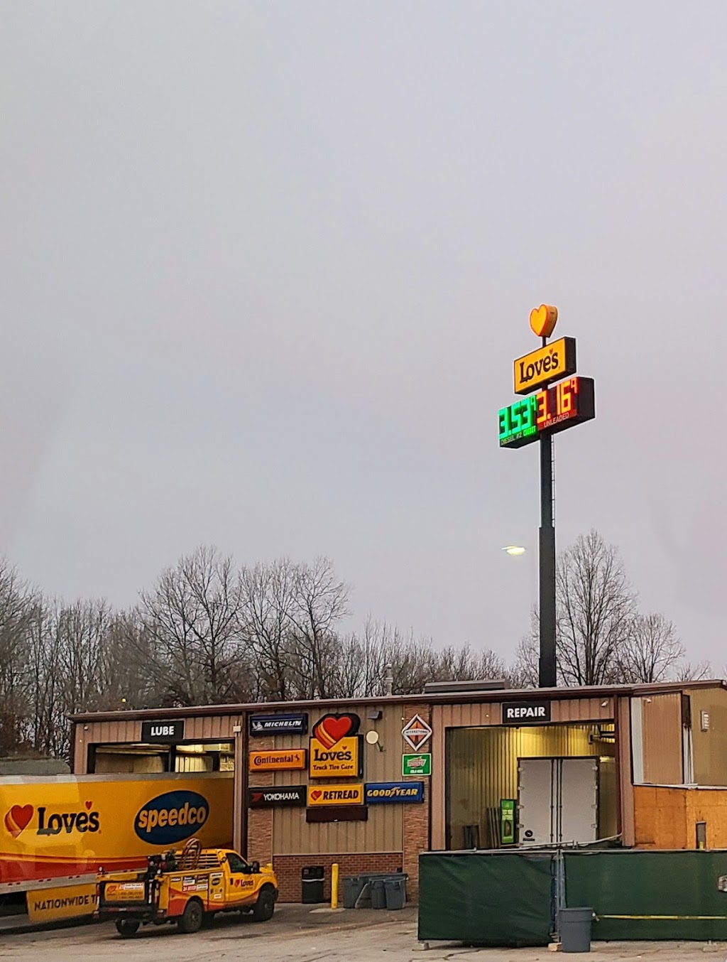 Loves Travel Stop | 1090 Cedar Grove Rd, Shepherdsville, KY 40165, USA | Phone: (502) 543-7000