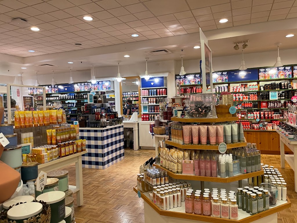 Bath & Body Works | 101 Clearview Cir, Butler, PA 16001, USA | Phone: (724) 283-5470