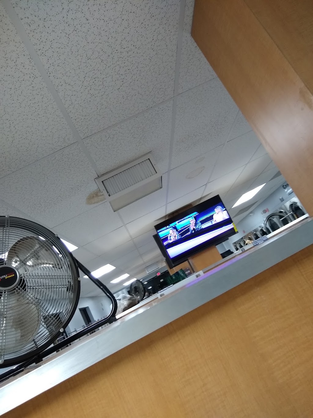 Spin Cycle Laundry Lounge | 820 W Lodi Ave, Lodi, CA 95240, USA | Phone: (415) 637-7162