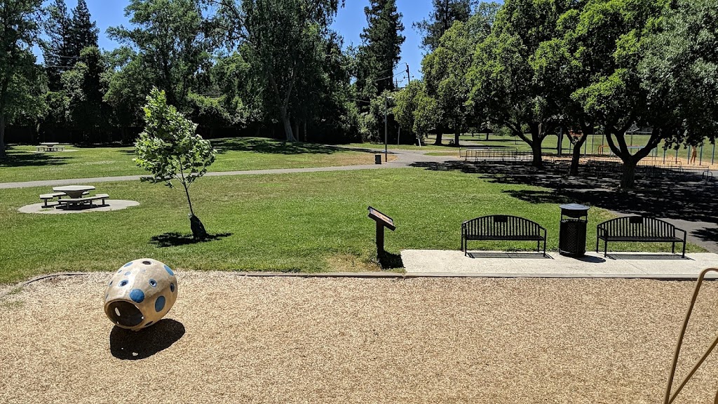 Redwood Park | 1001 Anderson Rd, Davis, CA 95616, USA | Phone: (530) 757-5626