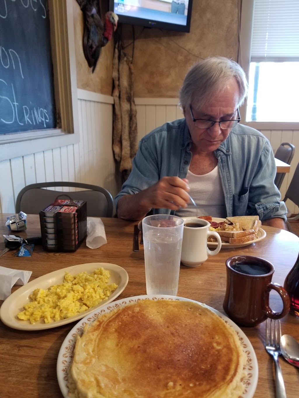 Hilltop Restaurant & Steak | 1104 Walnut St, Cedar Vale, KS 67024, USA | Phone: (620) 758-5075