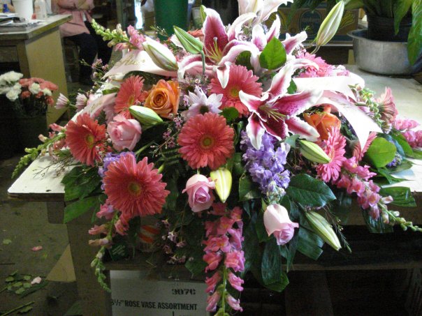 Ravenna Florist & Greenhouse | 408 Main St, Ravenna, KY 40472, USA | Phone: (606) 723-2175