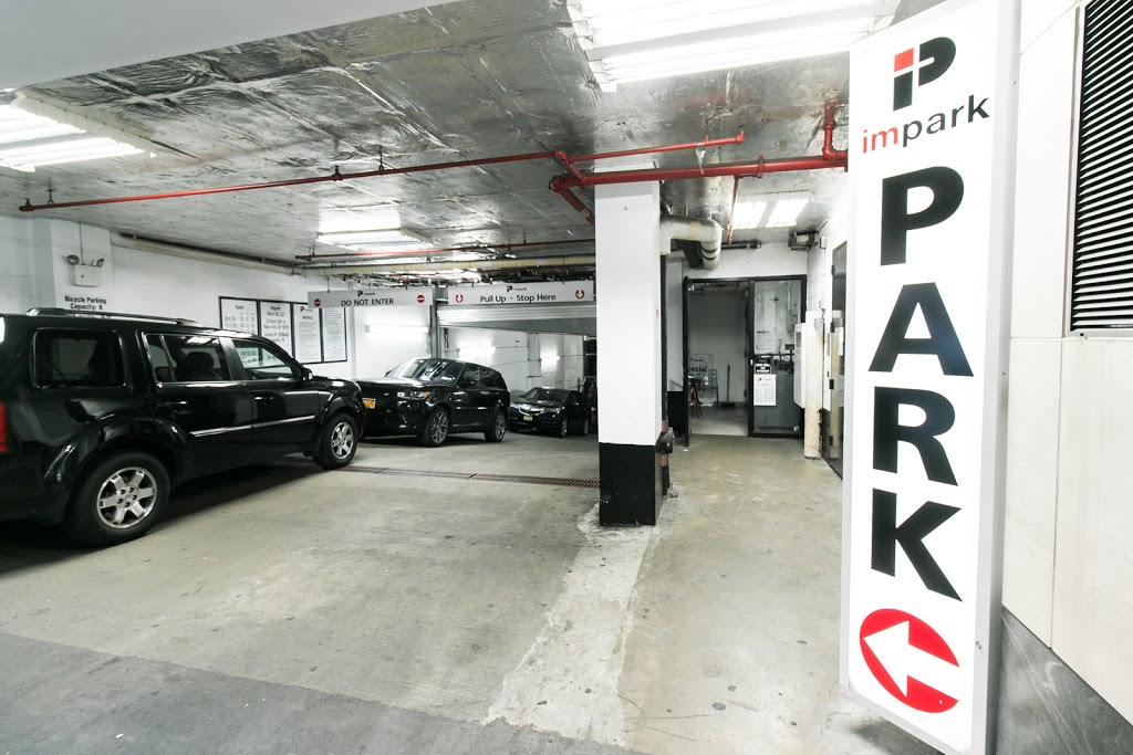 Impark (Parking) | 33 W 56th St, New York, NY 10019, USA | Phone: (212) 262-4036