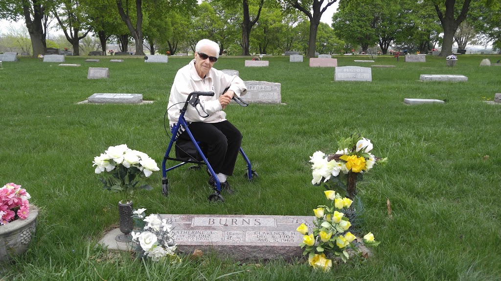 Fairview Cemetery | 8400 Adams St, Lincoln, NE 68507, USA | Phone: (402) 474-4500