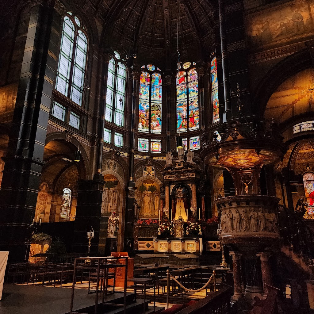 Basilica of Saint Nicholas | Prins Hendrikkade 73, 1012 AD Amsterdam, Netherlands | Phone: 020 330 7812