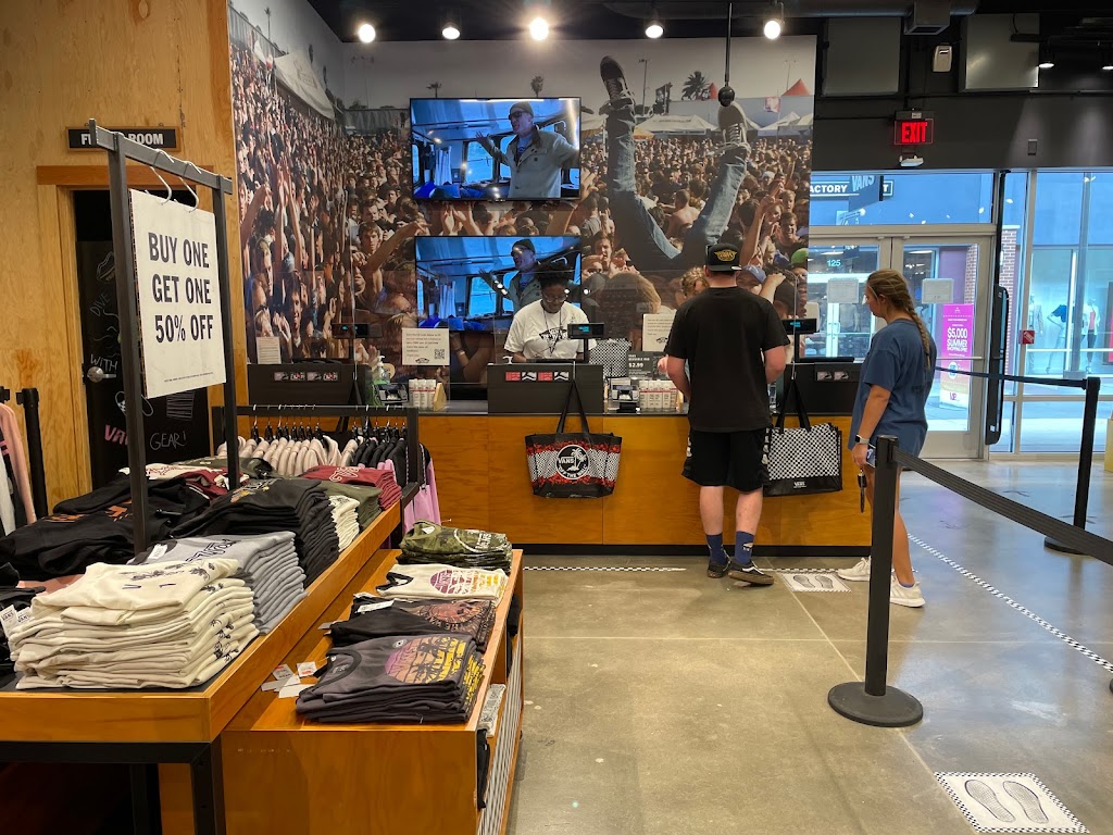 Vans Outlet | 18527 Outlet Blvd #721, Chesterfield, MO 63005, USA | Phone: (636) 536-9624