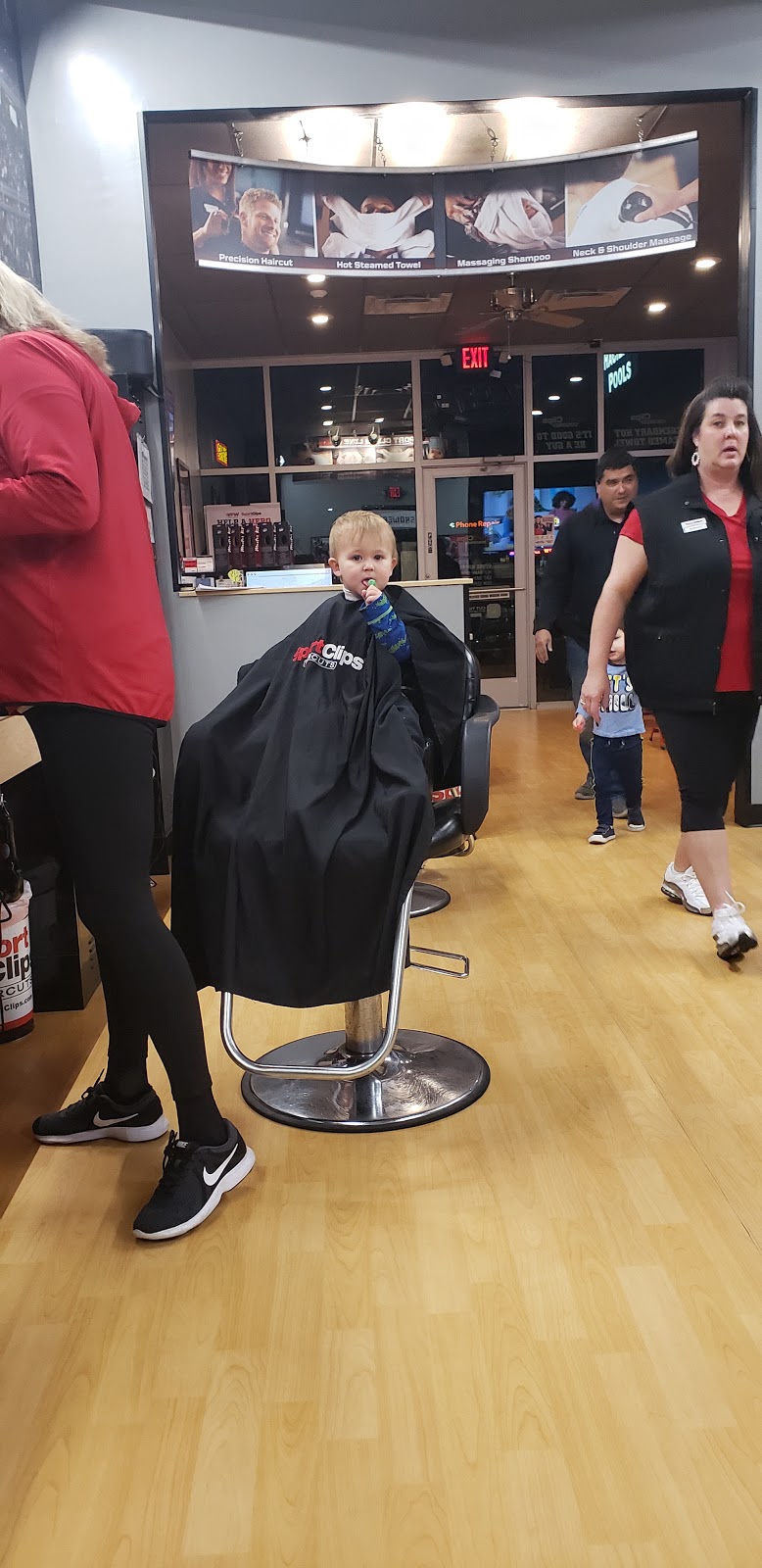 Sport Clips Haircuts of the Shops at Hudson Oaks | 2970 Fort Worth Hwy, Hudson Oaks, TX 76087, USA | Phone: (817) 989-9199