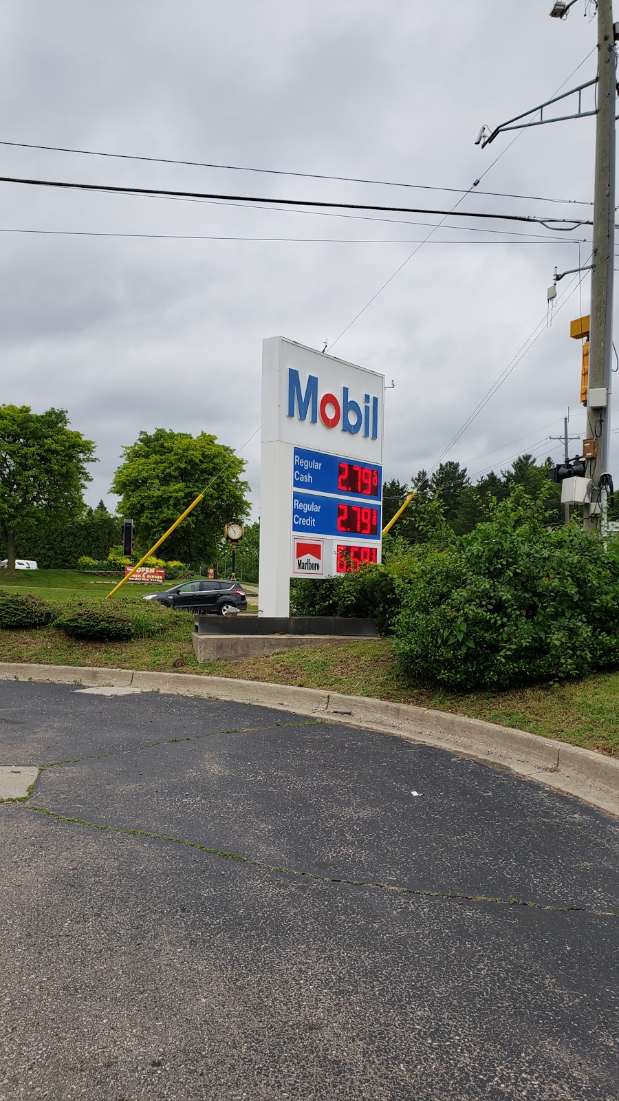 Mobil | 29411 W 12 Mile Rd, Farmington, MI 48334, USA | Phone: (248) 471-2620