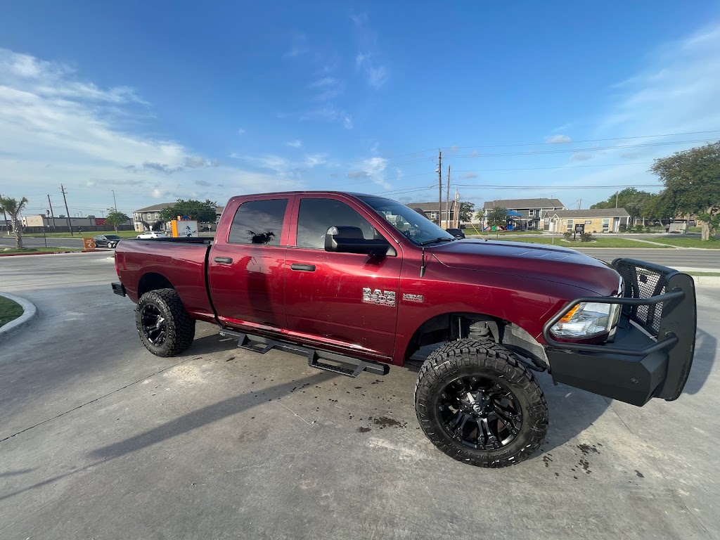 Bubble Island Express Carwash | 2106 N Saint Marys Street, Beeville, TX 78102, USA | Phone: (361) 343-5040