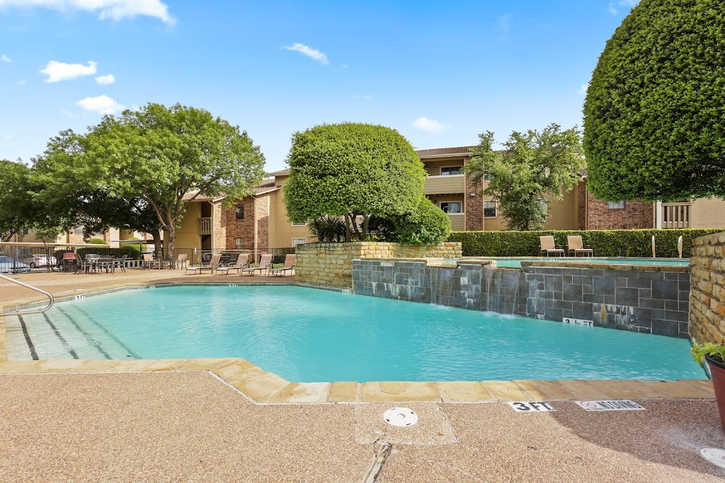 MacArthur Park Apartments | 812 Kinwest Pkwy, Irving, TX 75063, USA | Phone: (469) 209-7756